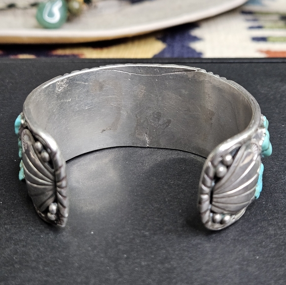 Vintage 1940s Navajo Cuff. Sterling Silver With Green And Blue Turquoise - Picture 5 of 5